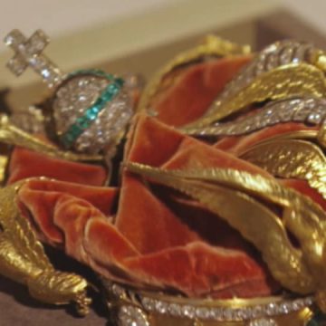 La couronne de l’impératrice Eugénie au Louvre : état des lieux après le vol