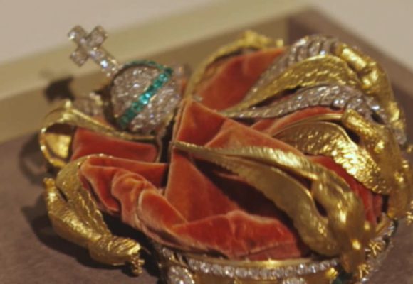 40fe91ca-a903-4768-901b-0df2c0419c97 La couronne de l’impératrice Eugénie au Louvre : état des lieux après le vol