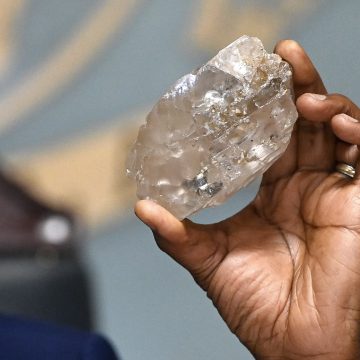 De Beers : Un Géant du Diamant en Vente mais sans Preneur