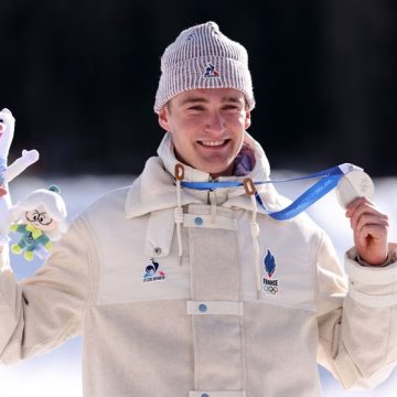 Mathis Desloges décroche l’argent en skiathlon aux JO 2026