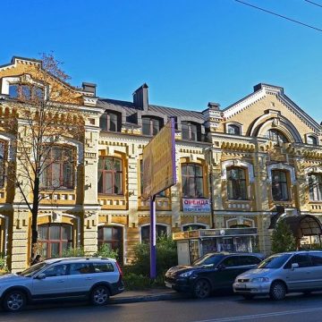Une frappe russe endommage un monastère à Kiev