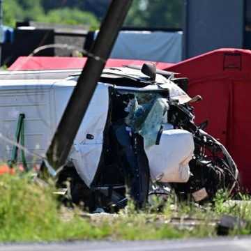 Collision mortelle entre un car scolaire et un train en Belgique