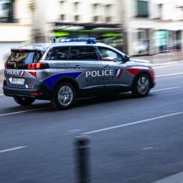 Un adolescent se rend au commissariat après un drame familial