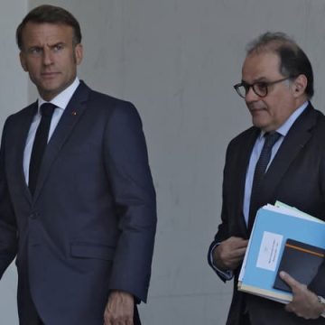 Pourquoi les nominations de fidèles d’Emmanuel Macron suscitent-elles des critiques?