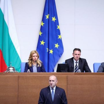 Roumen Radev: Un Équilibriste au Pouvoir en Bulgarie