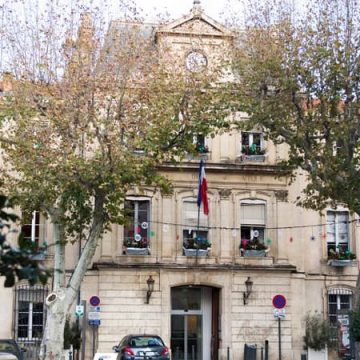 Incident de diffusion musicale inappropriée à Carpentras durant le 8 mai