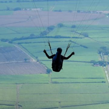 Enquête sur un Accident Mortel de Parachutisme à Frétoy-le-Château