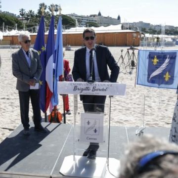 Hommage à Brigitte Bardot avec le renommage d’une plage à Cannes
