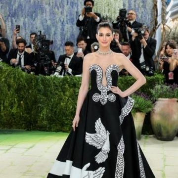 Anne Hathaway retrouve la vue après dix ans de cécité partielle