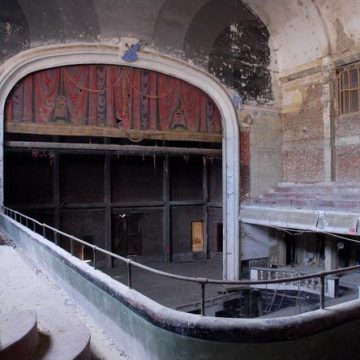 Un Photographe Suisse Immortalise les Anciennes Salles de Cinéma
