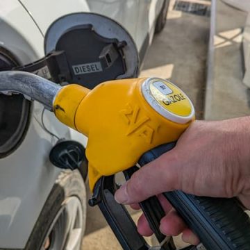 Les députés enquêtent sur les recettes fiscales et la hausse des prix du carburant