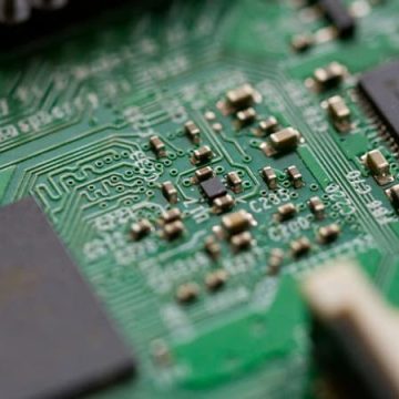 L’Université de Tokyo révolutionne la vitesse et l’efficacité énergétique des ordinateurs