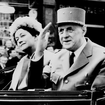 Simon Abkarian incarne le général de Gaulle dans « La Bataille de Gaulle »