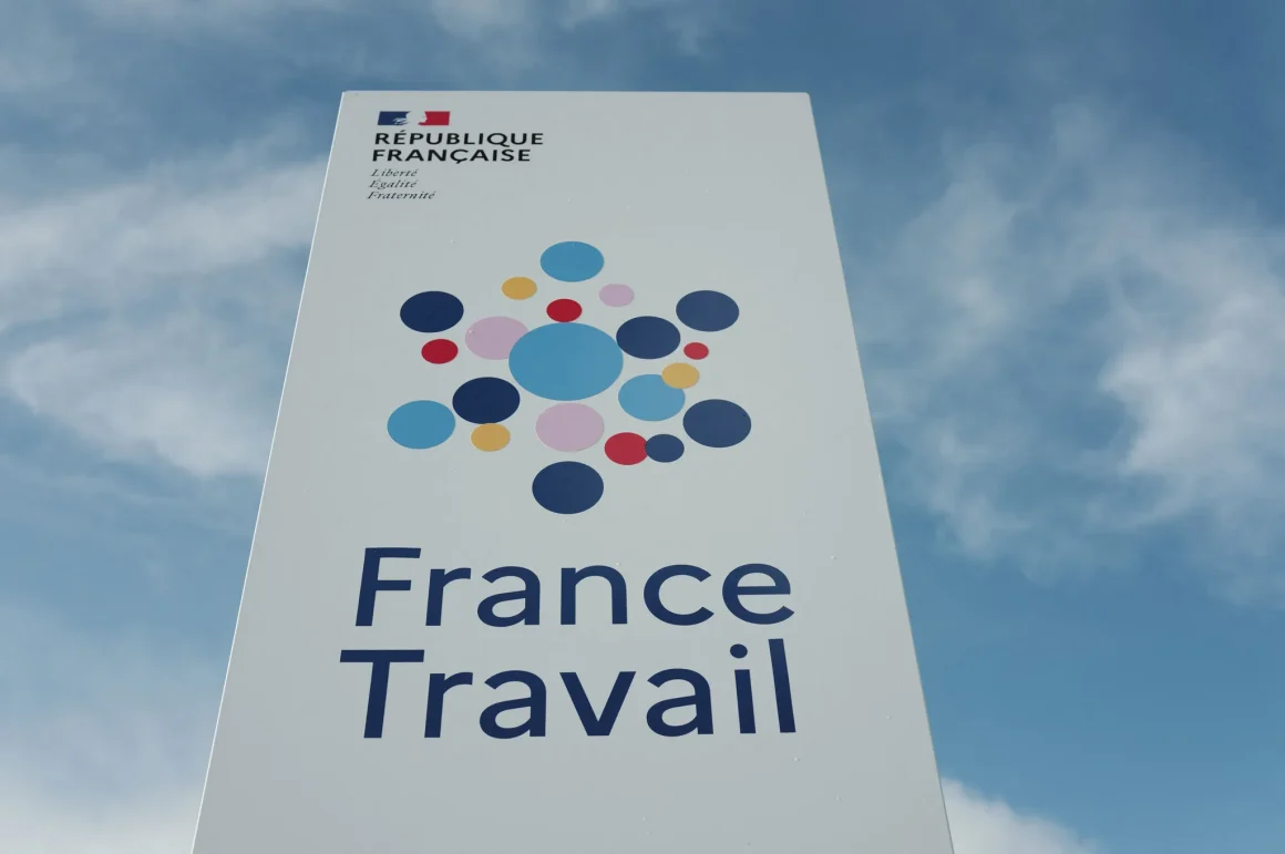 Le taux de chômage en France dépasse 8% pour la première fois en cinq ans