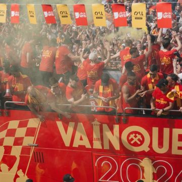 La victoire du RC Lens en Coupe de France: célébrations et émotions à Lens