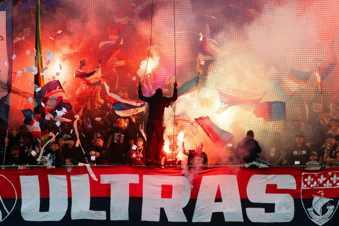 Finale Arsenal-PSG : Les supporters parisiens à Budapest