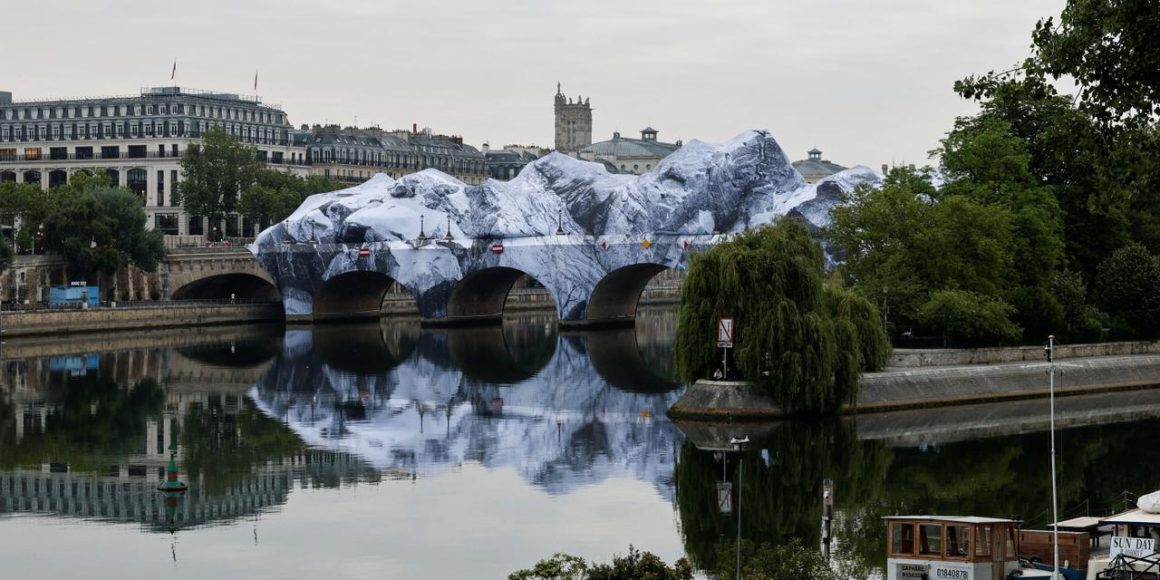 Metamorphose artistique du Pont-Neuf par JR