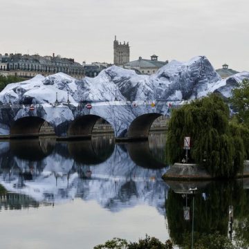Metamorphose artistique du Pont-Neuf par JR