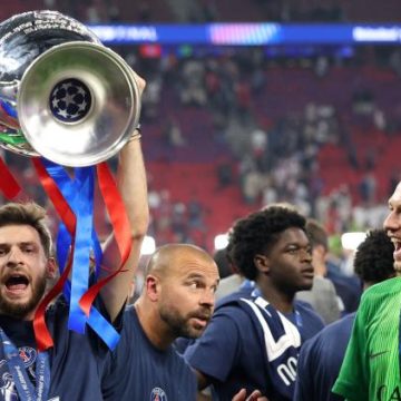 Khvicha Kvaratskhelia élu meilleur joueur de la Ligue des champions 2025/26