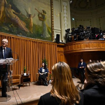 Dominique de Villepin présente son programme pour 2027 à la Sorbonne
