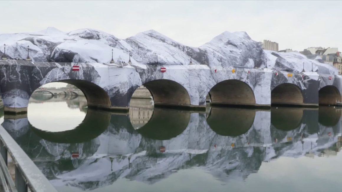 Une œuvre monumentale transforme le Pont Neuf
