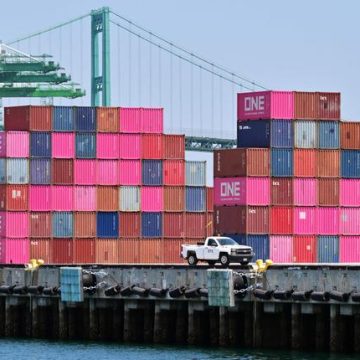 Suspension d’une décision sur les droits de douane aux États-Unis