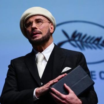 John Travolta Honoré à Cannes et Dévoile Son Premier Film comme Réalisateur