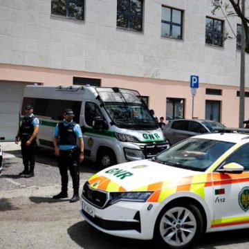 Deux enfants retrouvés seuls au Portugal : leur mère en détention provisoire