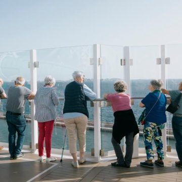 Vivre en mer : une exploration du quotidien des retraités sur un paquebot