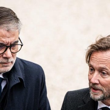 Boris Vallaud se retire de la direction du PS, dénonçant la stratégie d’Olivier Faure