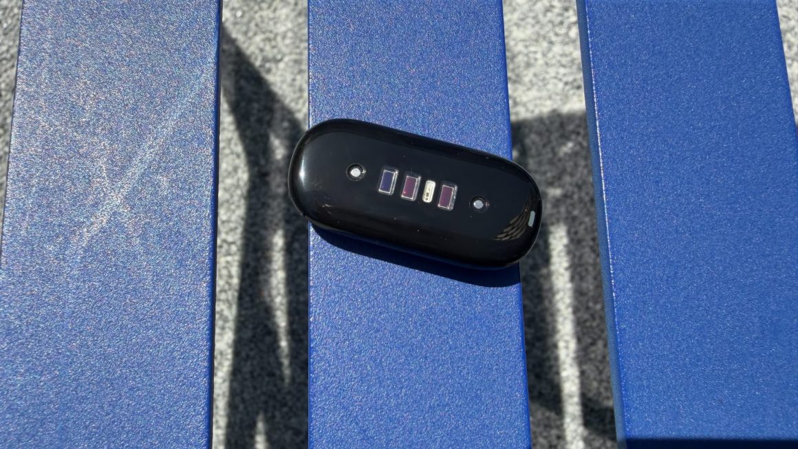 Test du Fitbit Air: Le bracelet connecté sans écran et son coach IA