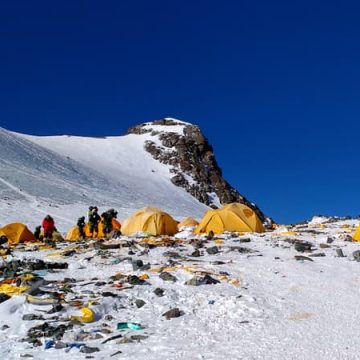 Record d’ascensions de l’Everest en une journée