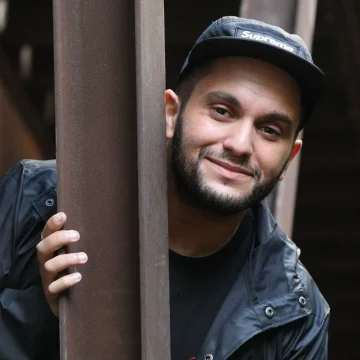 Malik Bentalha parle de son spectacle et de ses engagements