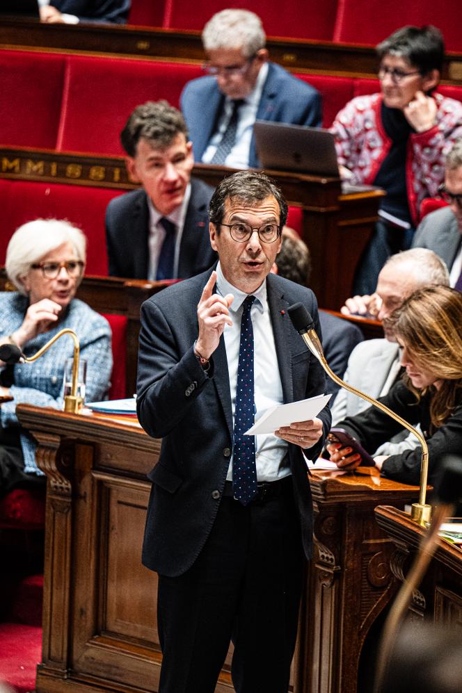 1041443c-c475-482f-873e-5dba0faa802c Liberté de travailler le 1er Mai : Un projet de loi adopté par le Sénat