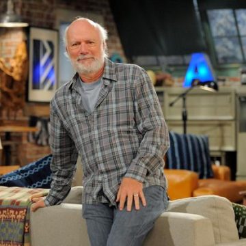 James Burrows: Le Réalisateur Qui a Transformé la Sitcom Américaine