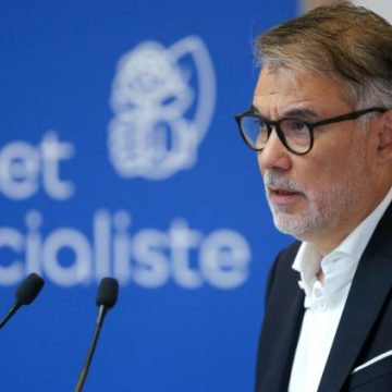 Conflit au sein de la gauche française : tensions entre le PS et LFI