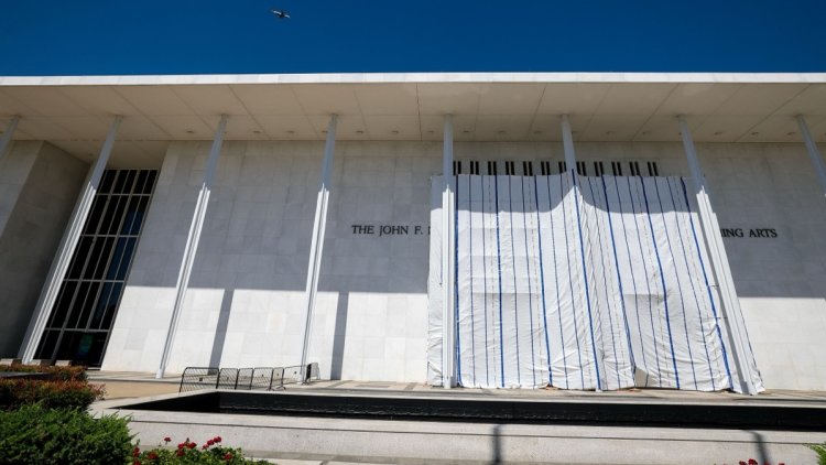 1a52c026-c944-4435-a184-f06dd9fdc7fb La Justice ordonne le retrait du nom de Trump du Kennedy Center