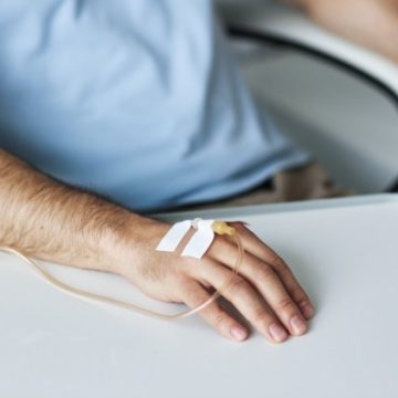 Le Débat Autour du Titre de Séjour pour Soins en France