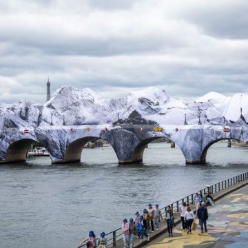 L’installation gonflable « La Caverne du Pont-Neuf » endommagée par le vent