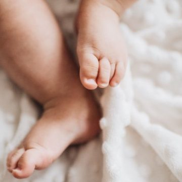 29577e30-9f3a-4693-97cf-e053f19ffeb4 Reconnaître les Symptômes de Déshydratation chez les Bébés pendant la Canicule