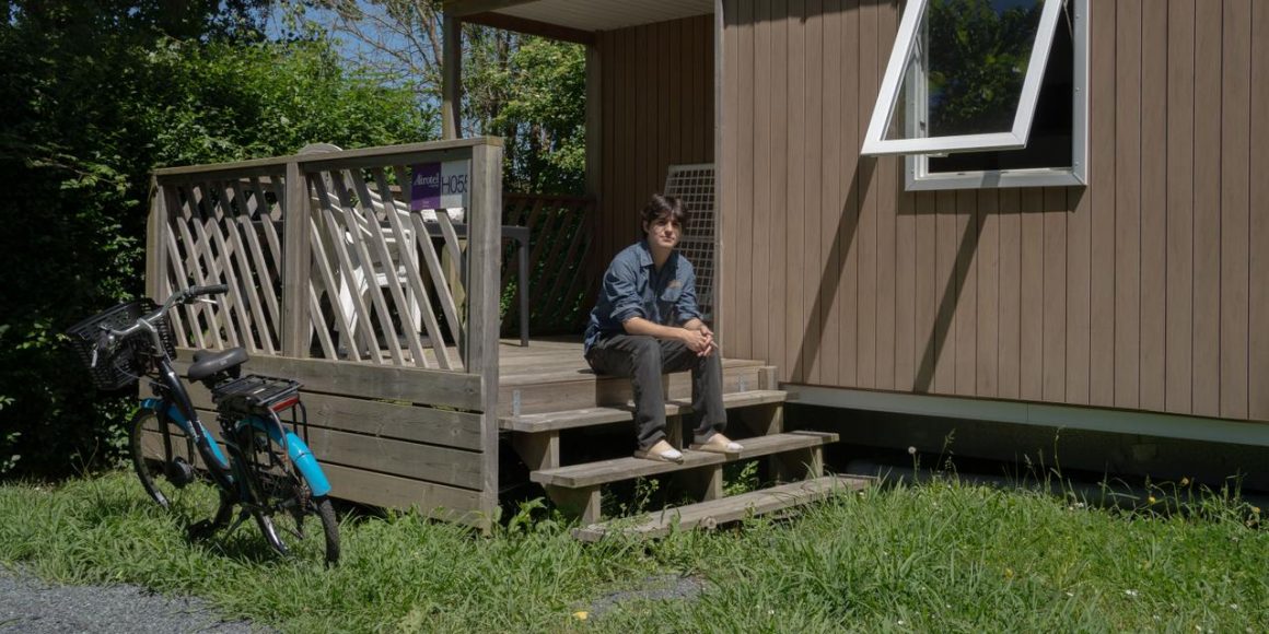 2f2b0d99-f26e-443e-a6f3-fa7bd771a761 Étudiants hébergés dans un camping pendant la crise du logement