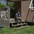 Étudiants hébergés dans un camping pendant la crise du logement