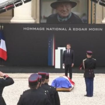 Hommage national à Edgar Morin : un philosophe inclassable honoré
