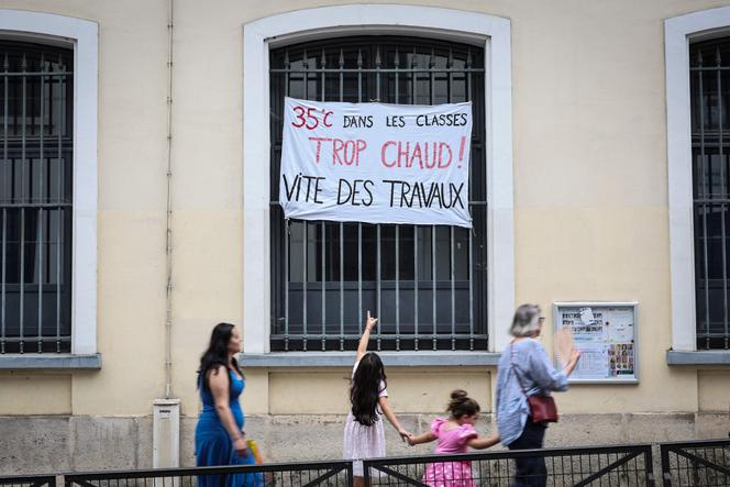 3477443c-8c22-4b3c-ada4-94b3ee437a7c La réaction face aux vagues de chaleur dans les écoles françaises