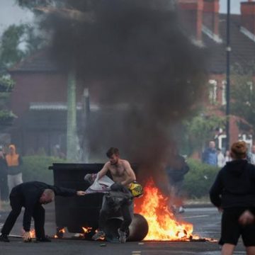 3c2bca00-d10c-47de-9afc-6b20f27aa931 Tensions en Irlande du Nord suite à des appels à manifester