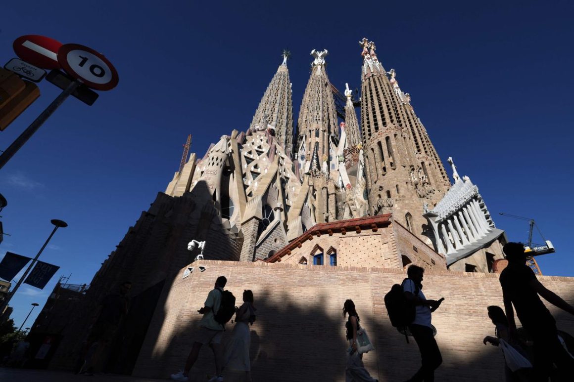 La Sagrada Família et sa relation complexe avec Barcelone