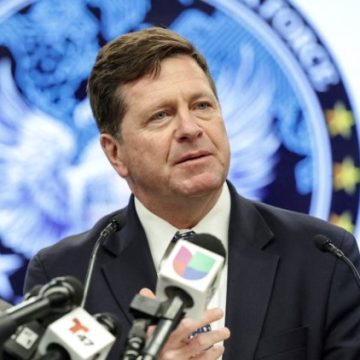 Donald Trump nomme Jay Clayton à la tête des renseignements américains