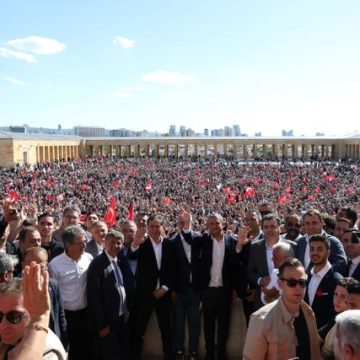 49dcd59a-7238-4b31-a5f0-6898bc17be66 Conflit au sein du Parti républicain du peuple en Turquie