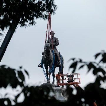 Débat sur le Retour des Statues Aux États-Unis