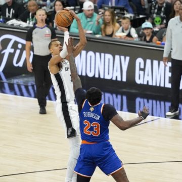 Les Spurs perdent face aux Knicks malgré la performance de Wembanyama